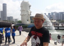 シンガポールを旅する千原せいじ。(c)読売テレビ