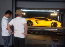 シンガポールを旅する千原せいじ。(c)読売テレビ