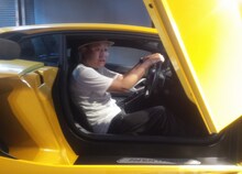 シンガポールを旅する千原せいじ。(c)読売テレビ