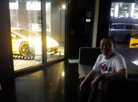 シンガポールを旅する千原せいじ。(c)読売テレビ