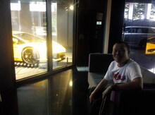 シンガポールを旅する千原せいじ。(c)読売テレビ