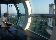 シンガポールを旅する千原せいじ。(c)読売テレビ