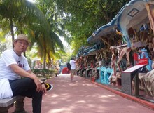 シンガポールを旅する千原せいじ。(c)読売テレビ