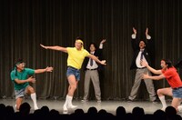 極楽とんぼ山本率いるユニットコントの様子。