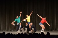 極楽とんぼ山本率いるユニットコントの様子。