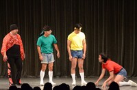 極楽とんぼ山本率いるユニットコントの様子。