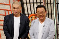 左からあばれる君、梅沢富美男。(c)読売テレビ
