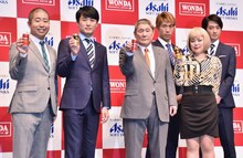 アサヒ飲料株式会社の缶コーヒー「WONDA」の新CM発表会に出演した（左から）ハライチ澤部、劇団ひとり、ビートたけし、ブルゾンちえみ with B。