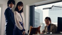Y!mobileの新CM「英語にズキュン！」篇のワンシーン。