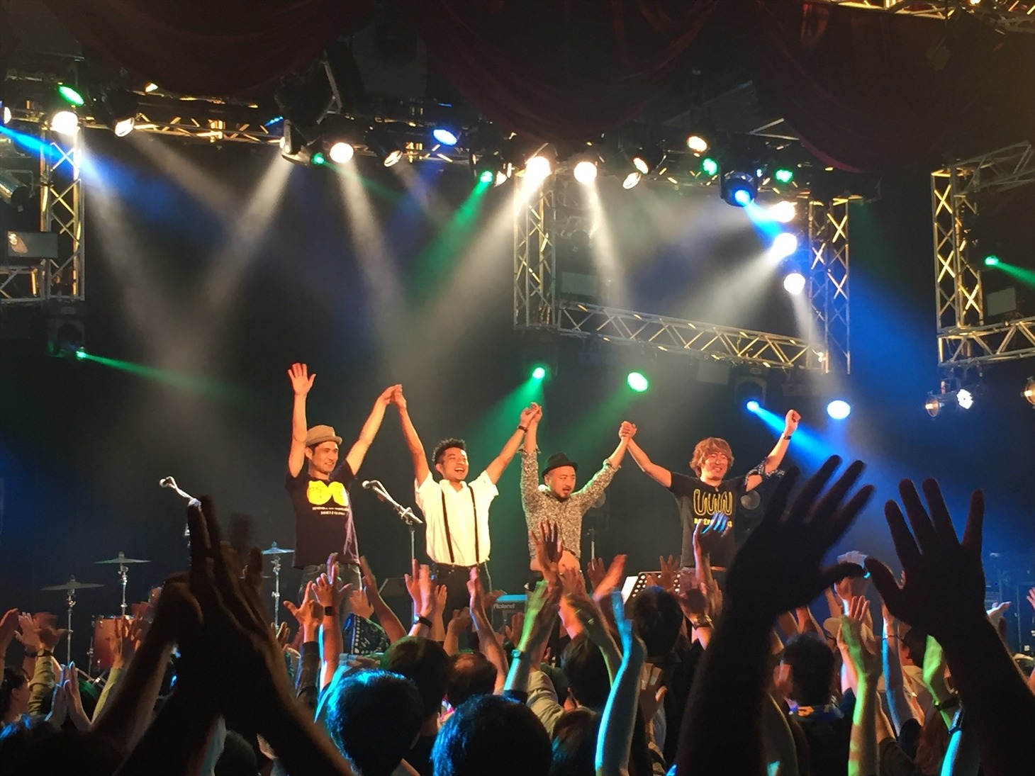 どぶろっくとブリーフ＆トランクスのツーマンライブ「おまんげつNight Vol.3」のワンシーン。