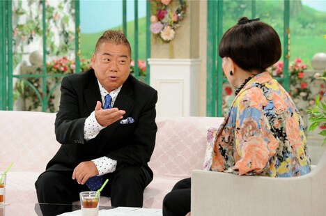 （左から）出川哲朗、黒柳徹子。(c)テレビ朝日