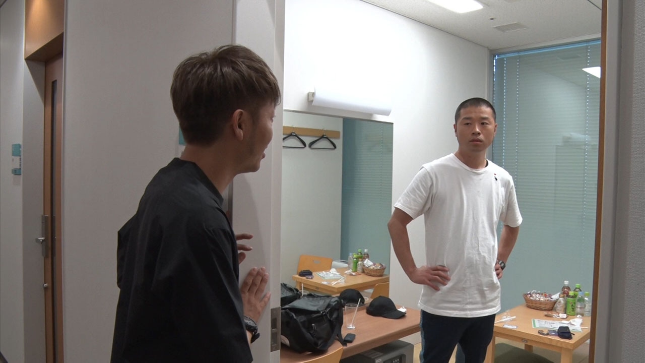 アキナ山名密着ドキュメントのワンシーン。(c)MBS