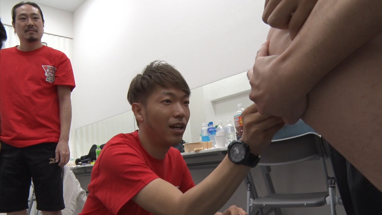 アキナ山名密着ドキュメントのワンシーン。(c)MBS
