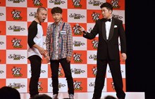 アキナ（左）とあべこうじ（右）。