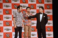 アンガールズ（左）とあべこうじ（右）。