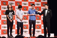 GAG少年楽団（左）とあべこうじ（右）。