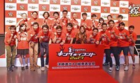 「キングオブコント2017」の決勝進出者10組と池田美優。