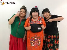 左から海原ともこ、酒井藍、海原やすよ。