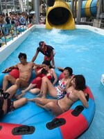 「旅ずきんちゃん」の「ウォータースライダーでスカッとする旅」のワンシーン。(c)CBC