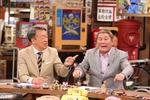 「FNS27時間テレビ にほんのれきし」のグランドフィナーレ「池上彰が見た！たけしと戦後ニッポン」に出演するビートたけしと池上彰（左）。(c)フジテレビ
