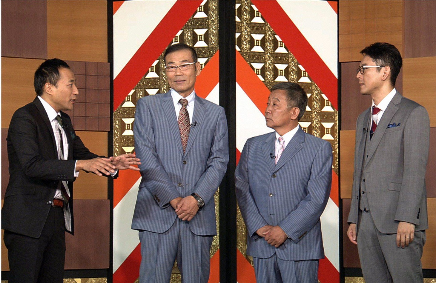 「お笑い演芸館」に出演するオール阪神・巨人とナイツ（両端）。(c)BS朝日