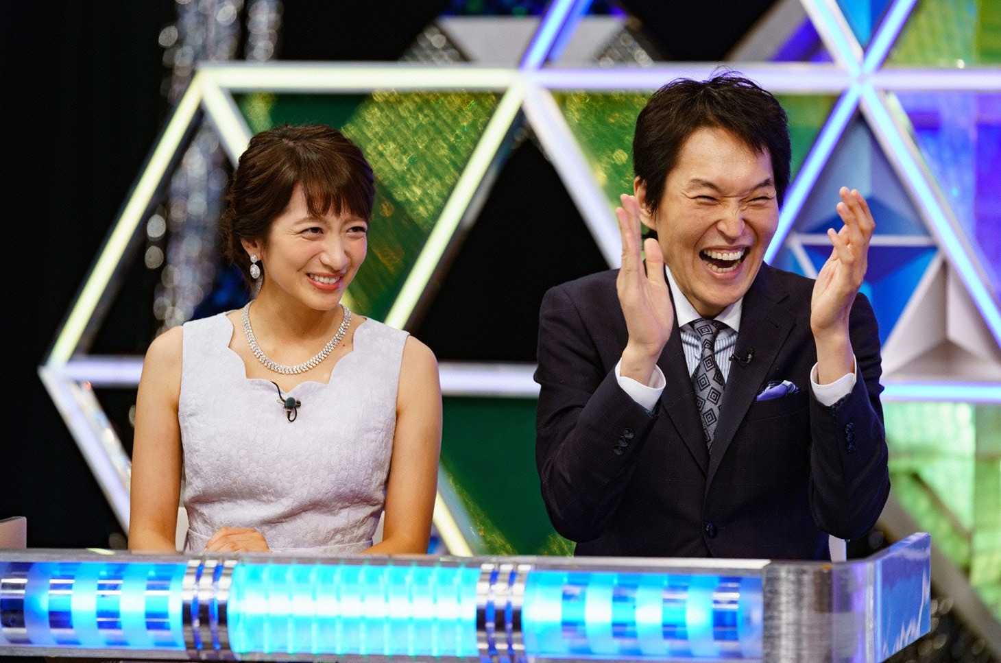 左から笹崎里菜アナウンサー、千原ジュニア。(c)日本テレビ
