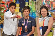 左から浜田雅功、藤光謙司、浜口京子。(c)読売テレビ