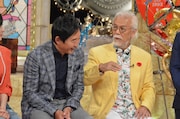 左から石田純一、マイク眞木。(c)読売テレビ