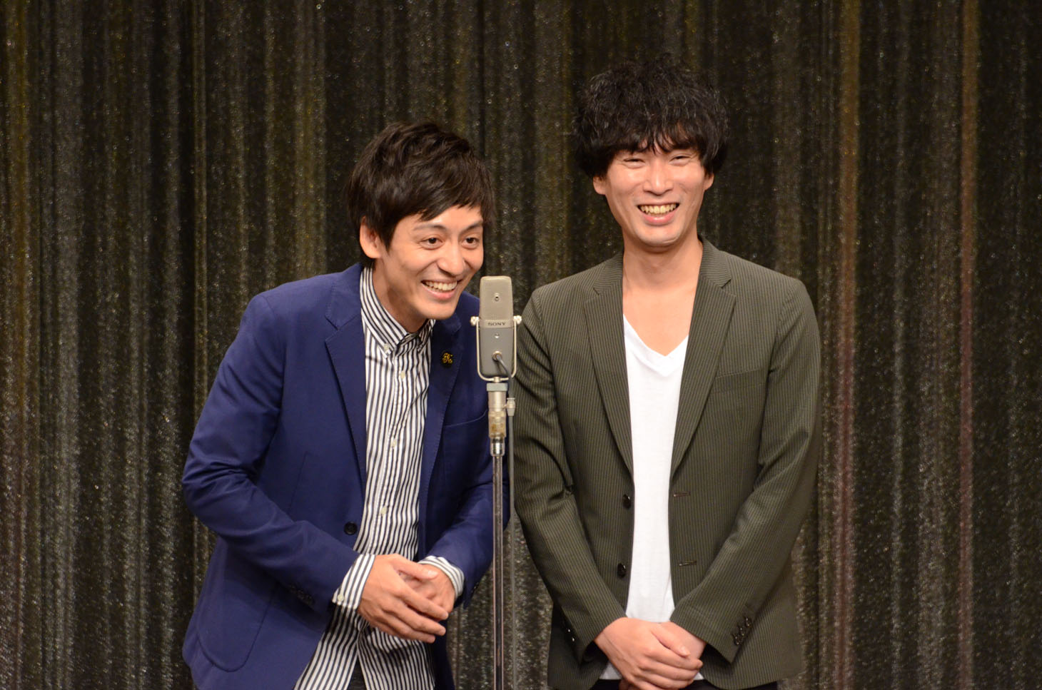 とろサーモン村田（左）とカナリア安達（右）。