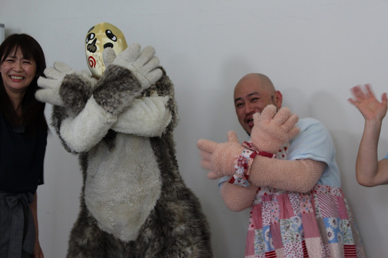 左からザ・ファニー、ハリウッドザコシショウ。(c)静岡朝日テレビ