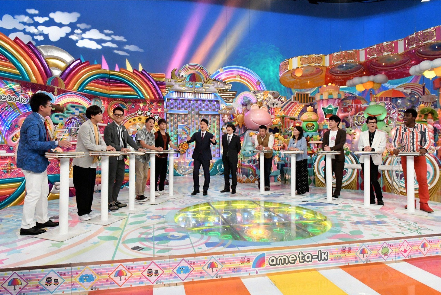 「立ちトーーク」の様子。(c)テレビ朝日
