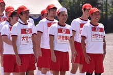 ダウンタウン浜田（中央）ら浜田組のメンバー。