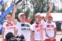 選手宣誓するダウンタウン。