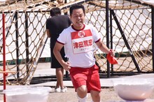 「障害物競走」に臨む、ダイアン津田。