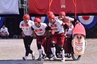 「駅馬車」に臨む浜田組。