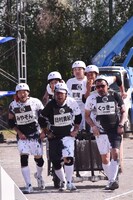 「駅馬車」に臨む松本組。