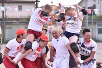 「パンスト脱がし騎馬戦」のワンシーン。