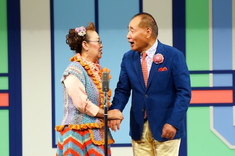 “復活漫才”を披露する宮川大助・花子。