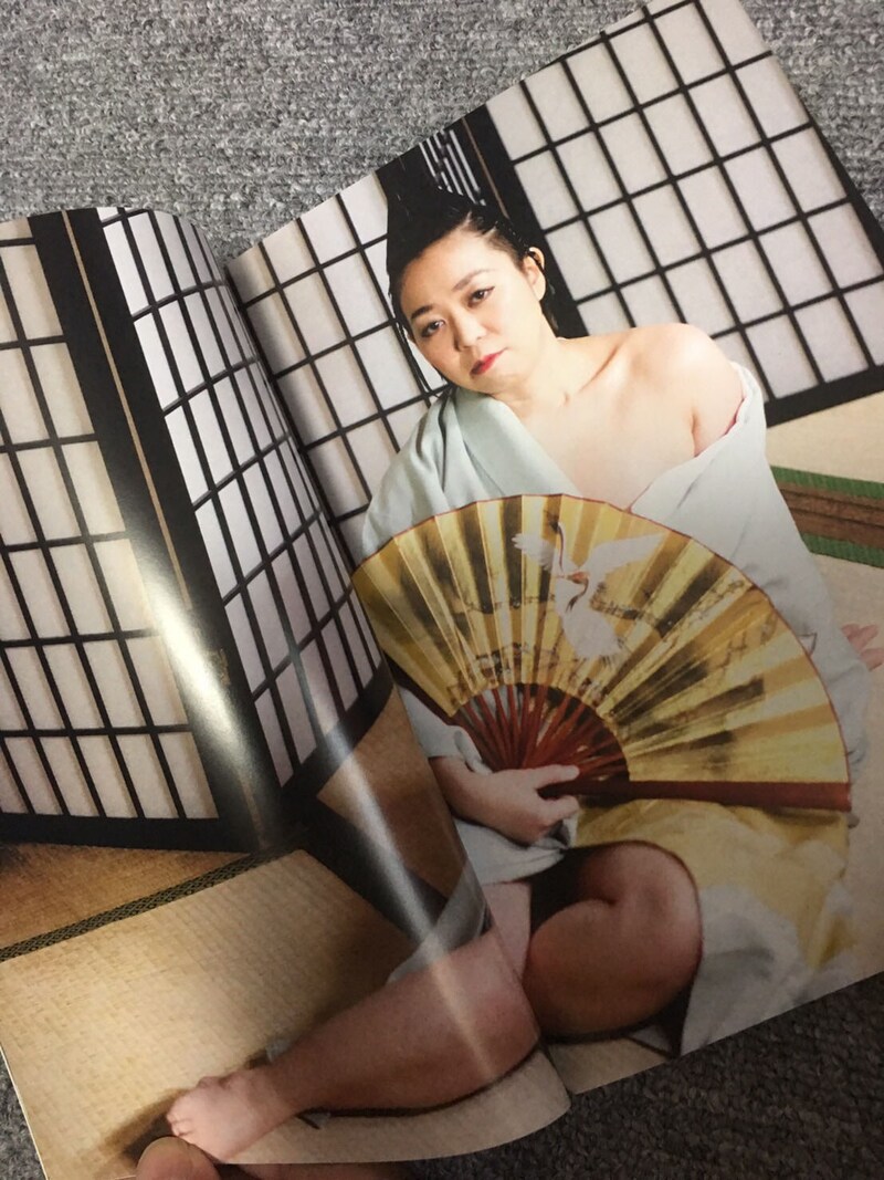 八幡カオル写真集「many many face」より。