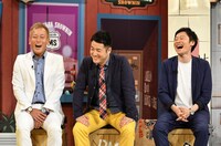 左からじゅんいちダビッドソン、和牛。(c)読売テレビ