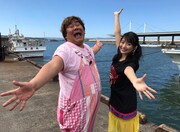 左から石塚英彦、北原里英。(c)日本テレビ