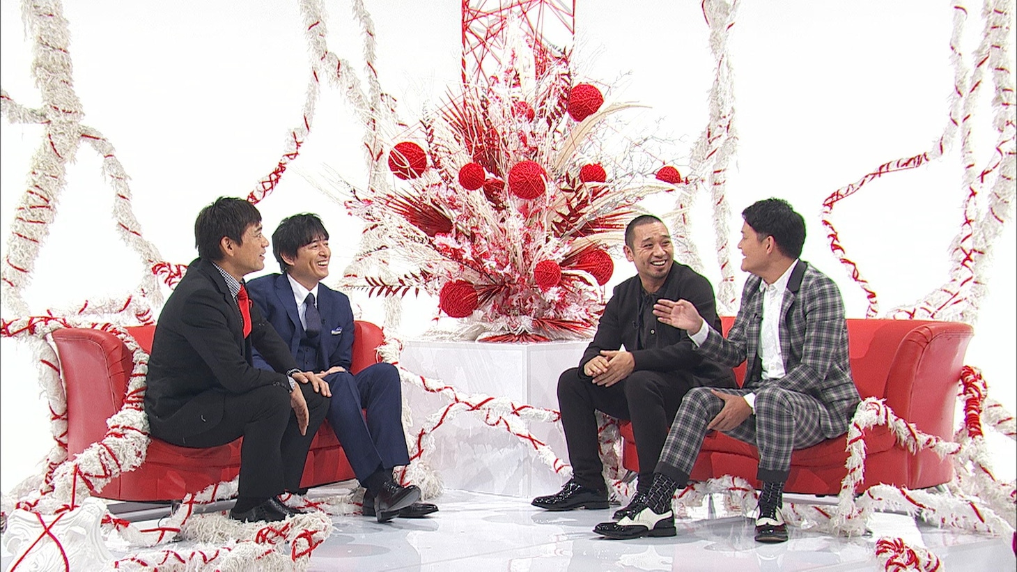 「エニシバナシ」に出演する（左から）博多華丸・大吉、千鳥。(c)フジテレビ