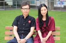 左から板尾創路、壇蜜。