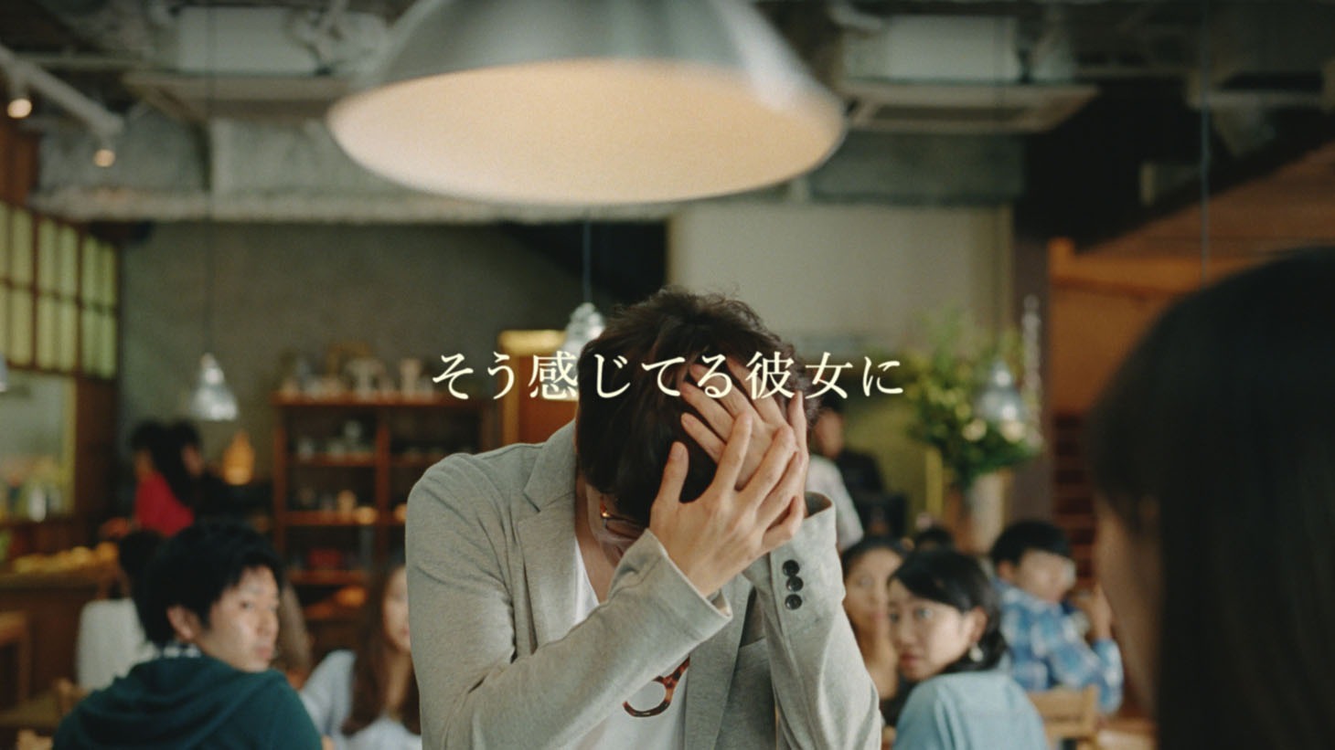 ムーヴ キャンバスのテレビCM「安全篇」に出演する三四郎・小宮。