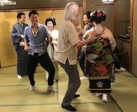 「OSAKA1番らばー 第2弾 ～1番訪ねてみたならば どえらい発見ザックザク～」のワンシーン。