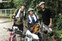 アンタッチャブル柴田（右）と矢口真里（中央）。