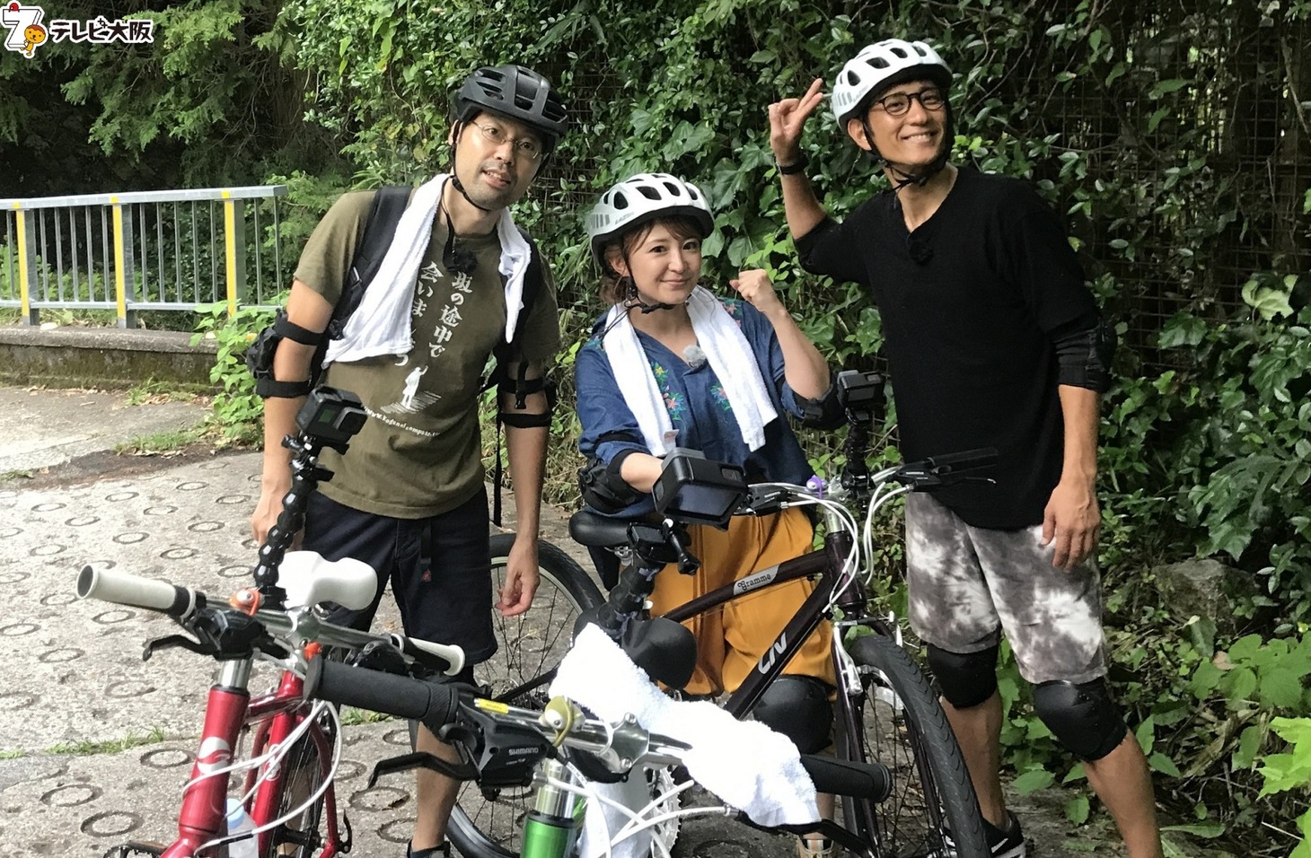 アンタッチャブル柴田（右）と矢口真里（中央）。