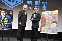 舞台挨拶に登壇した土屋敏男監督（左）と萩本欽一（右）。