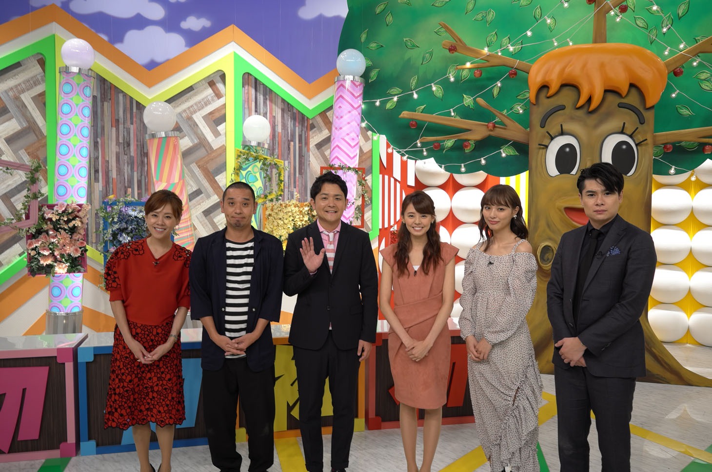 左から高橋真麻、千鳥、宮澤智（フジテレビアナウンサー）、内田理央、平成ノブシコブシ吉村。(c)フジテレビ