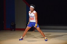 オープニングで自己紹介するサンシャイン池崎。